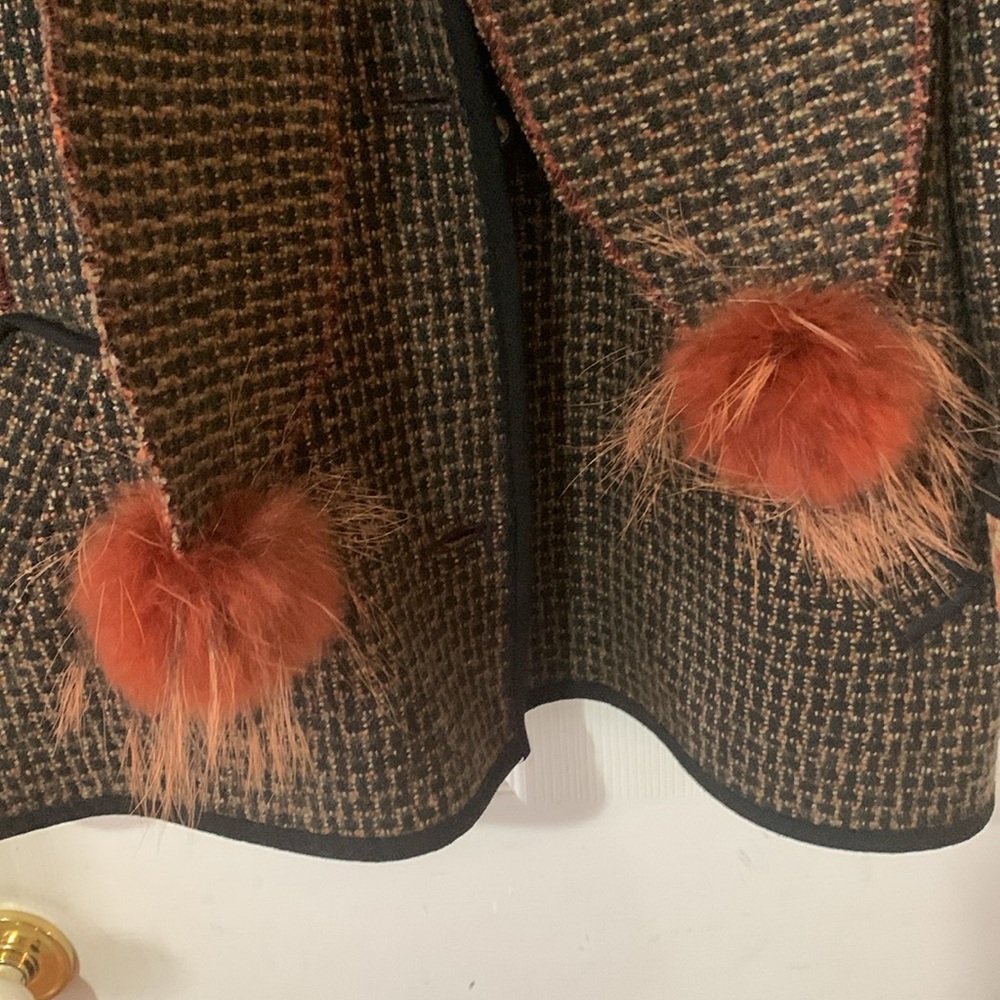 TWEED/ Herringbone coat with fur trim. - Picture 3 of 13